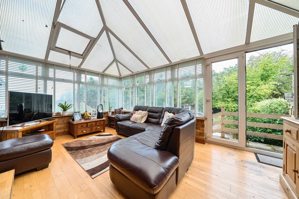 Property photo 3 of 22 1333158-9-688B738...