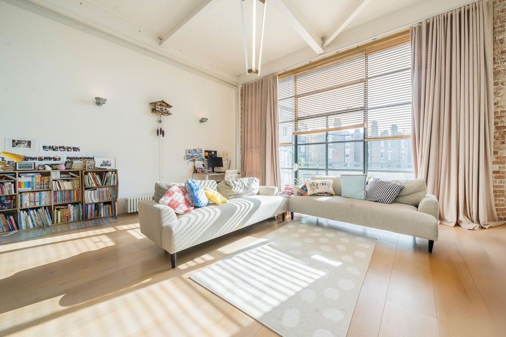 Property photo 2 of 8