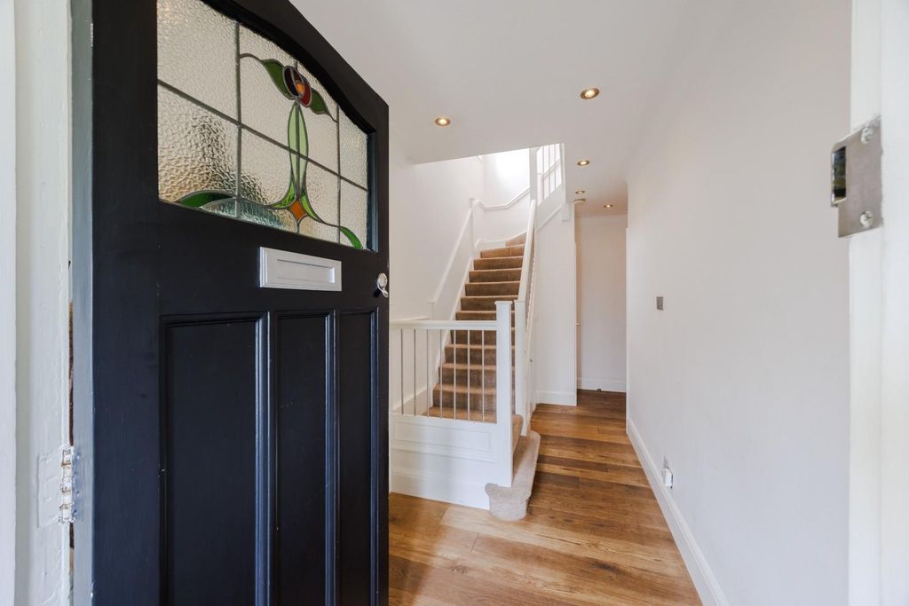 Property photo 3 of 27 Entrance