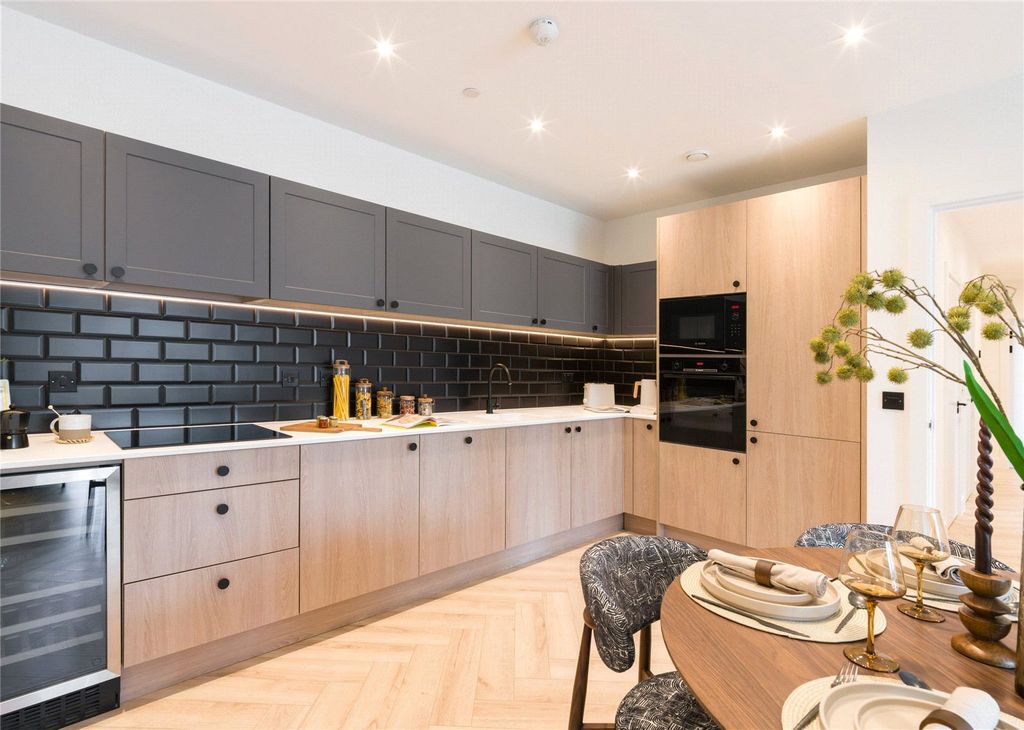 Property photo 3 of 14 Bankside