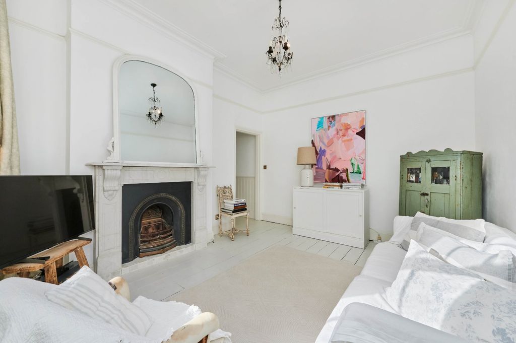 Property photo 3 of 14 Living Room