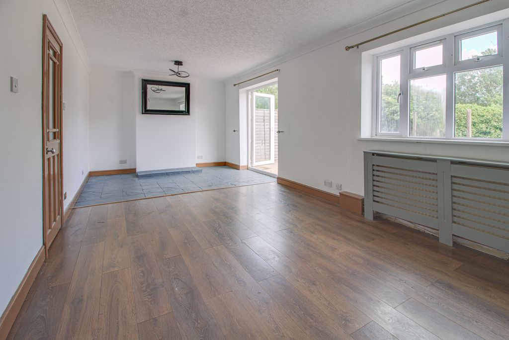 Property photo 3 of 16 Living Room
