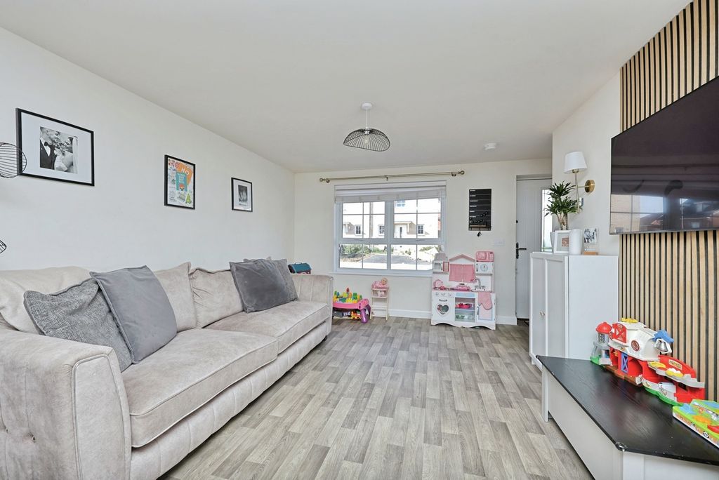 Property photo 2 of 10 Pbox-Img.Jpg