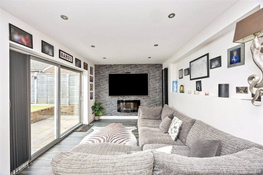 Property photo 2 of 19 Picture No. 15