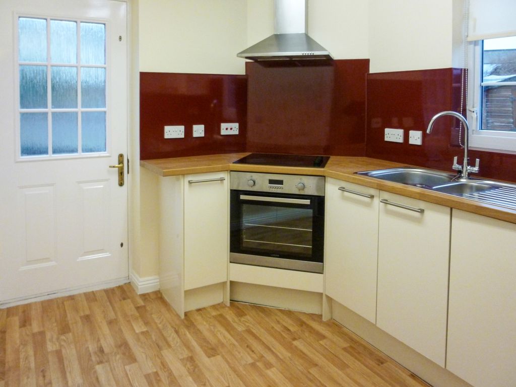 Property photo 2 of 12 Kitchen 2