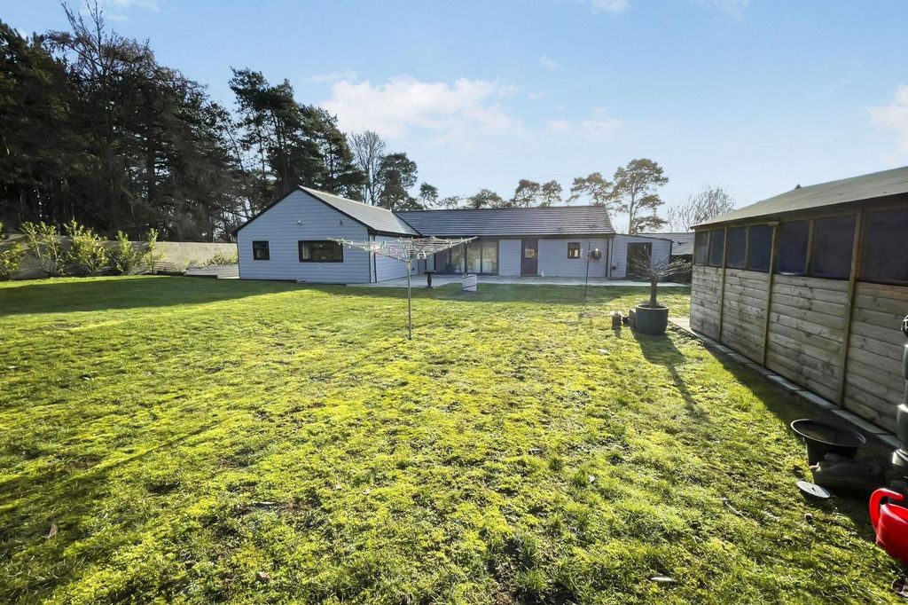 Property photo 2 of 33 Tlc_d0Ed152E-Dace-4Ca6-90E5-39Afb13E2F7E_7d8406B.J