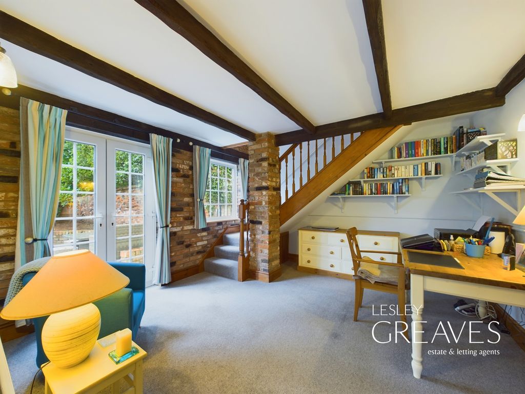 Property photo 3 of 25 Entrance Hall