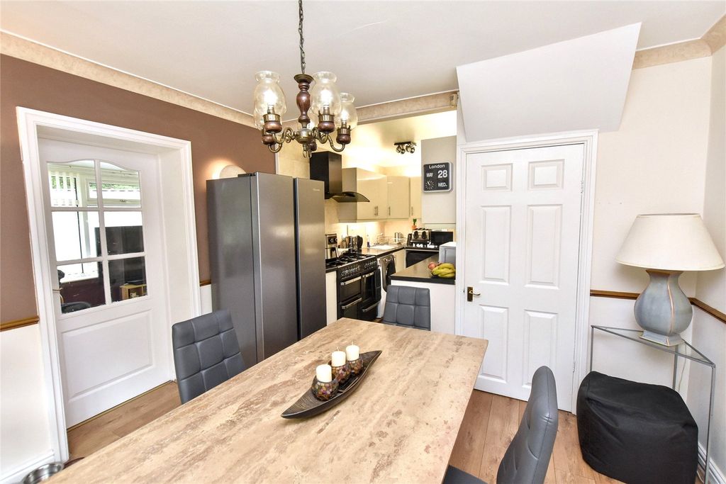 Property photo 3 of 15 Dining Kitchen