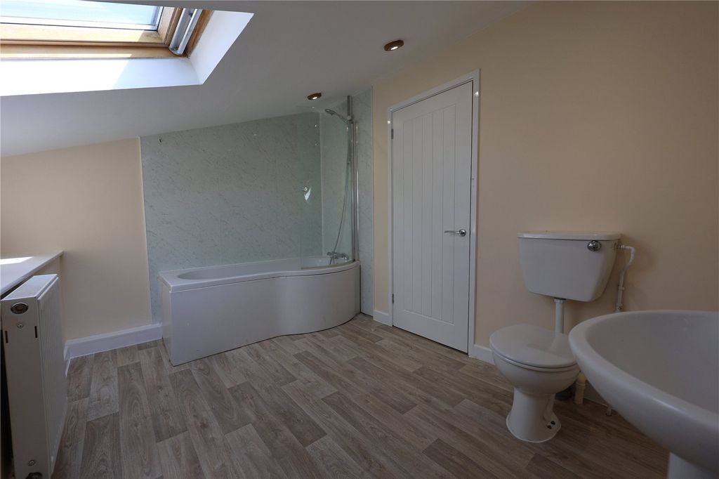 Property photo 3 of 16 Picture No. 12