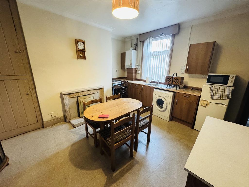 Property photo 3 of 9 Kitchen Diner