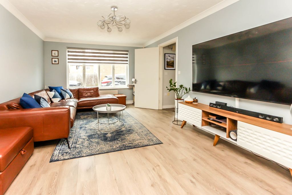 Property photo 2 of 11 Lounge