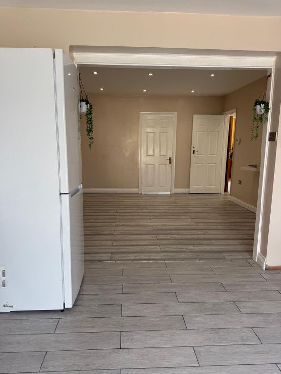 Property photo 1 of 6 Halsbury Road West, Northolt Ub5