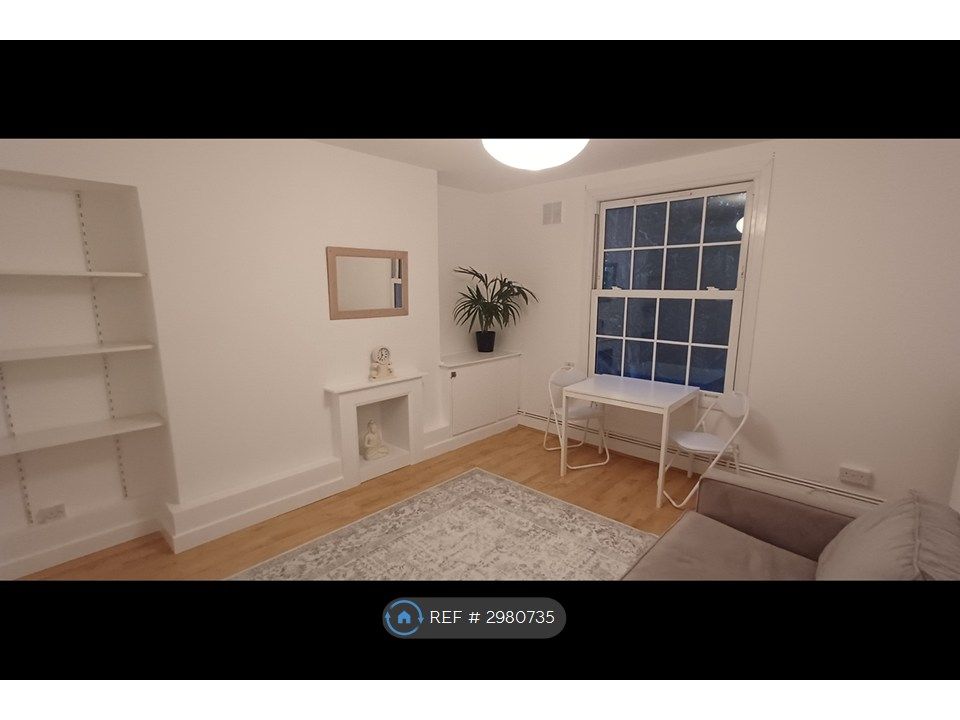 Property photo 1 of 6 Bright Living Room