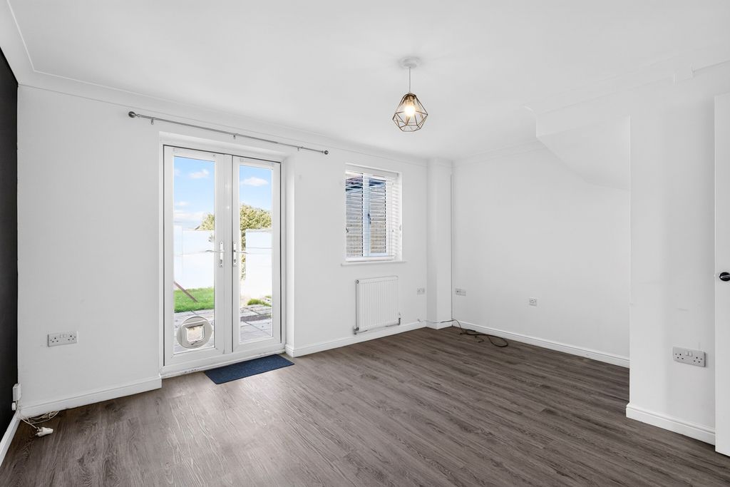 Property photo 3 of 19 Pbox-Img.Jpg