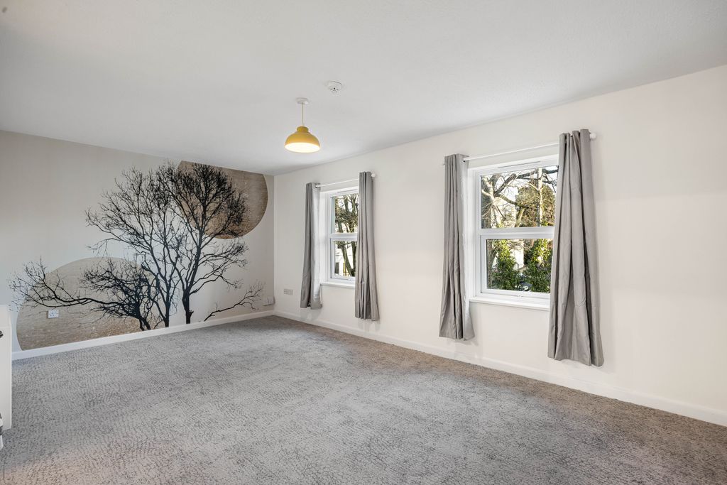 Property photo 1 of 10 Cover