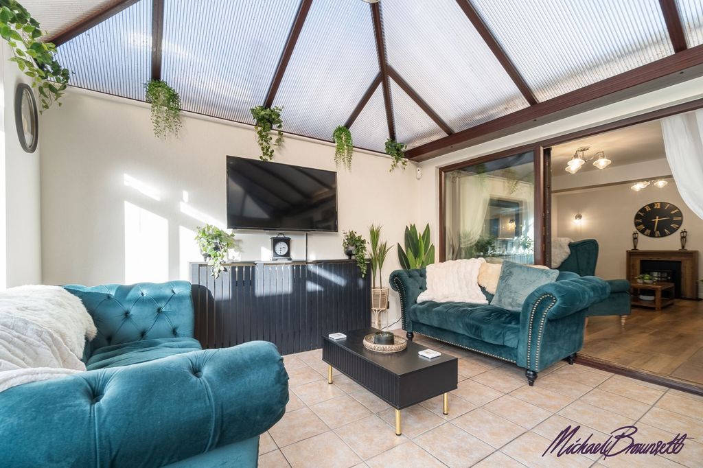 Property photo 2 of 29