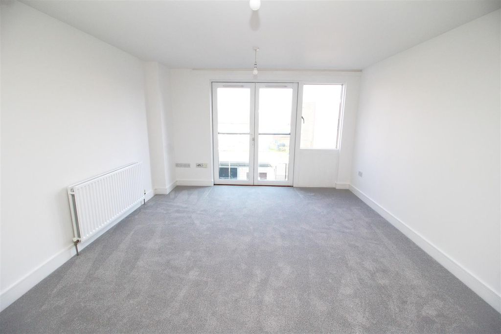 Property photo 2 of 20 Lounge 2.Jpg