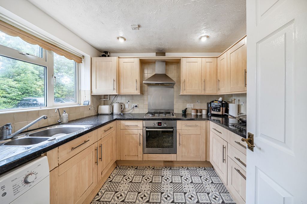 Property photo 2 of 19 1463720-8-6A269B4...