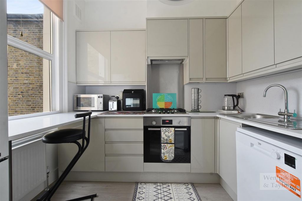 Property photo 2 of 10 09-3442Gcwt - Fff 119 Fernhead Road - Kitchen -Ori