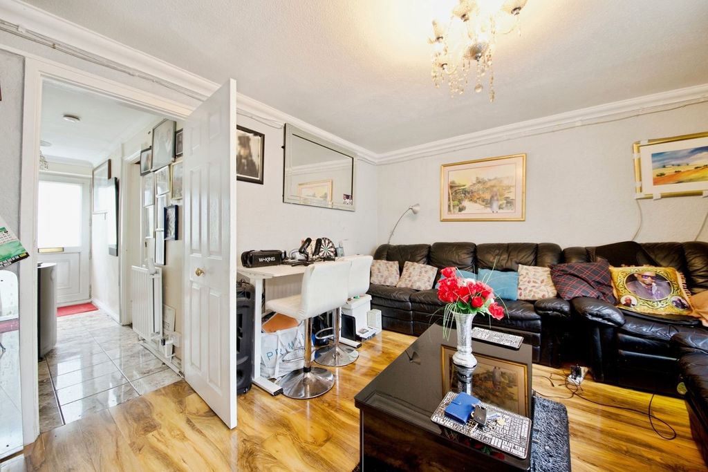 Property photo 3 of 19