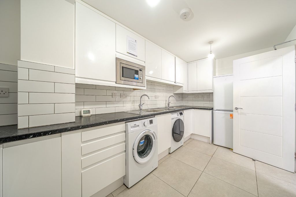 Property photo 3 of 15 4840032