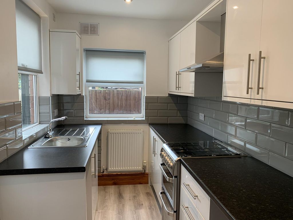 Property photo 2 of 11 Kitchen