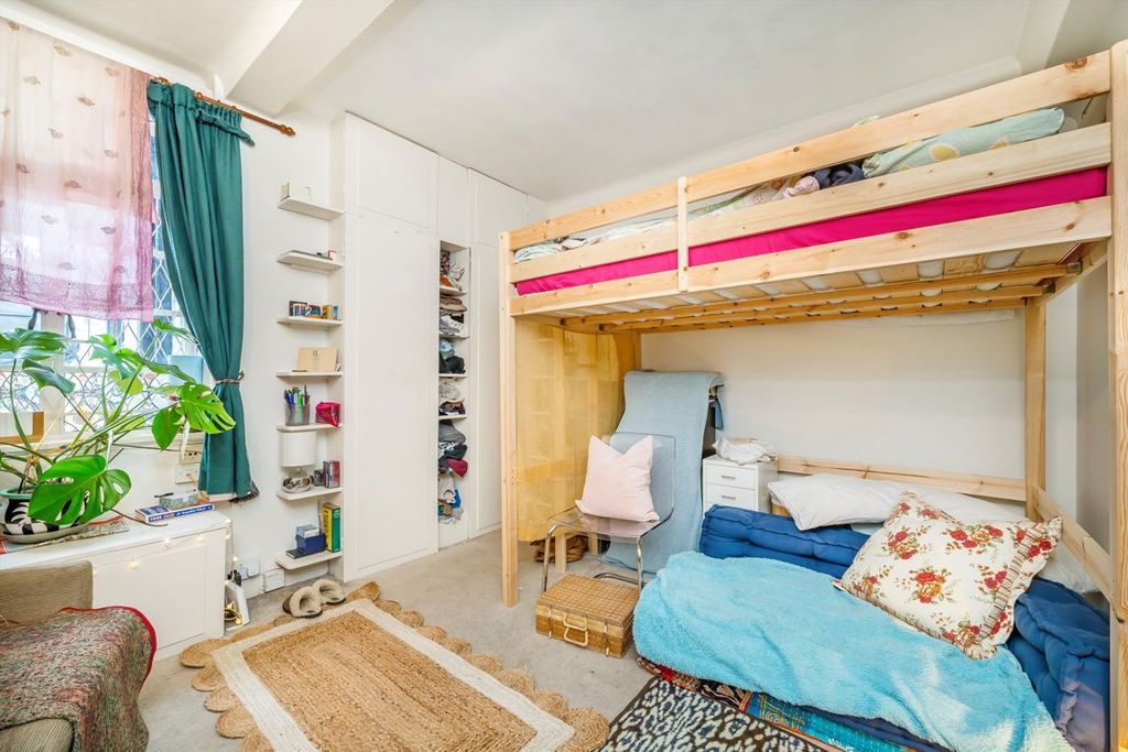 Property photo 2 of 3