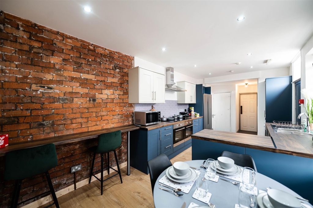 Property photo 3 of 23 Failsworth40.Jpg