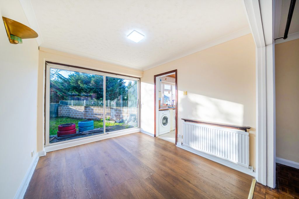 Property photo 3 of 21 1387128-9-69304B0...