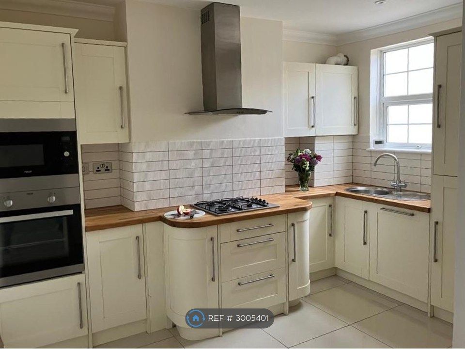 Property photo 3 of 15 Kitchen