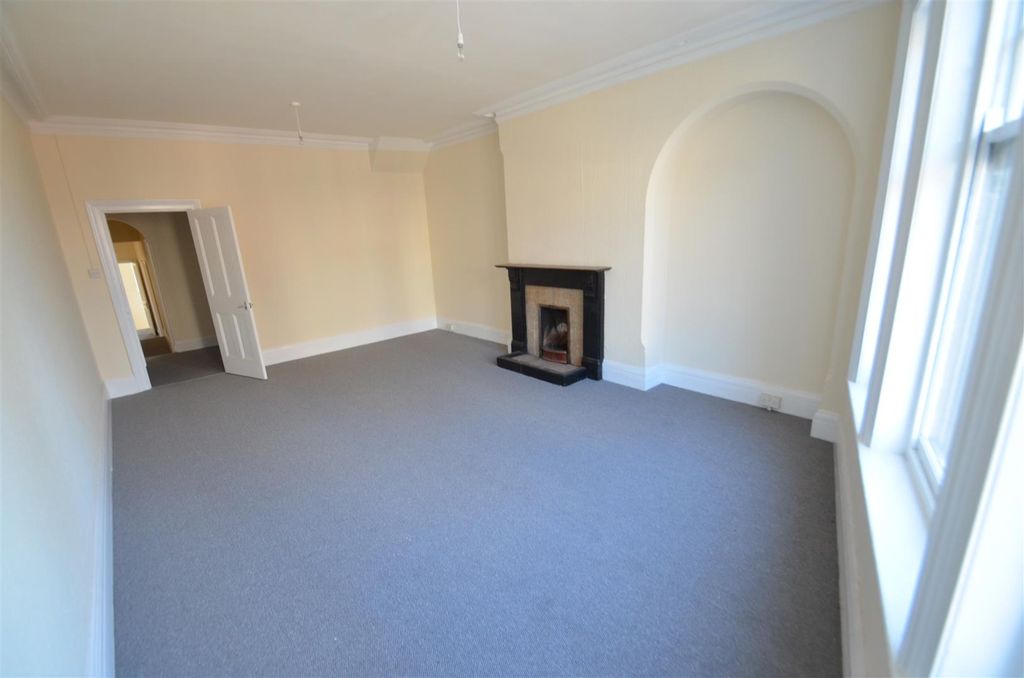 Property photo 2 of 7 59 Market Place Lounge.Jpg