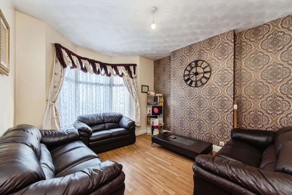 Property photo 2 of 15 Pbox-Img.Jpg