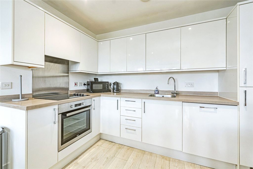 Property photo 3 of 17 Picture No. 24