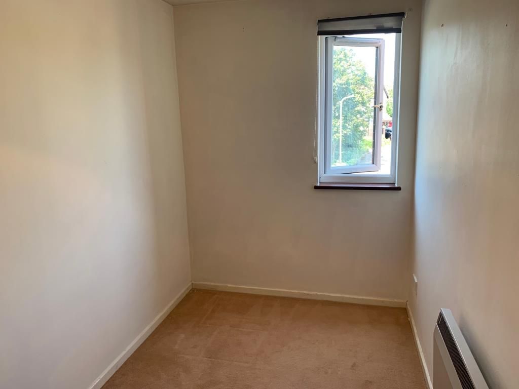 Property photo 3 of 10 Bed 2