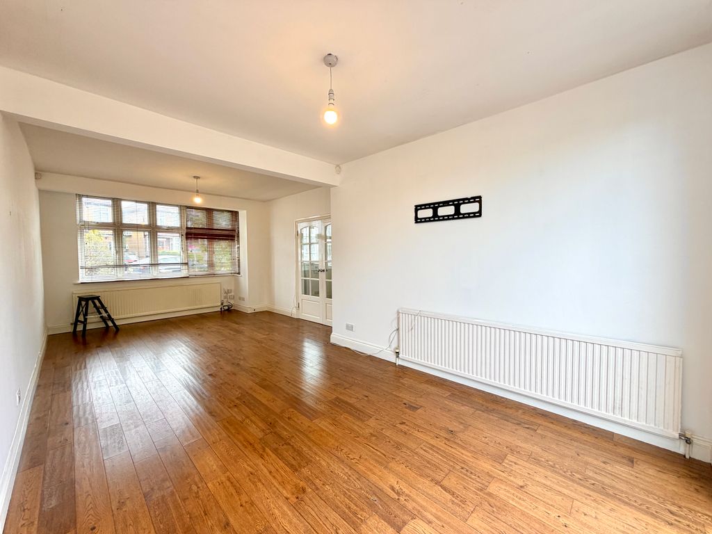 Property photo 2 of 25