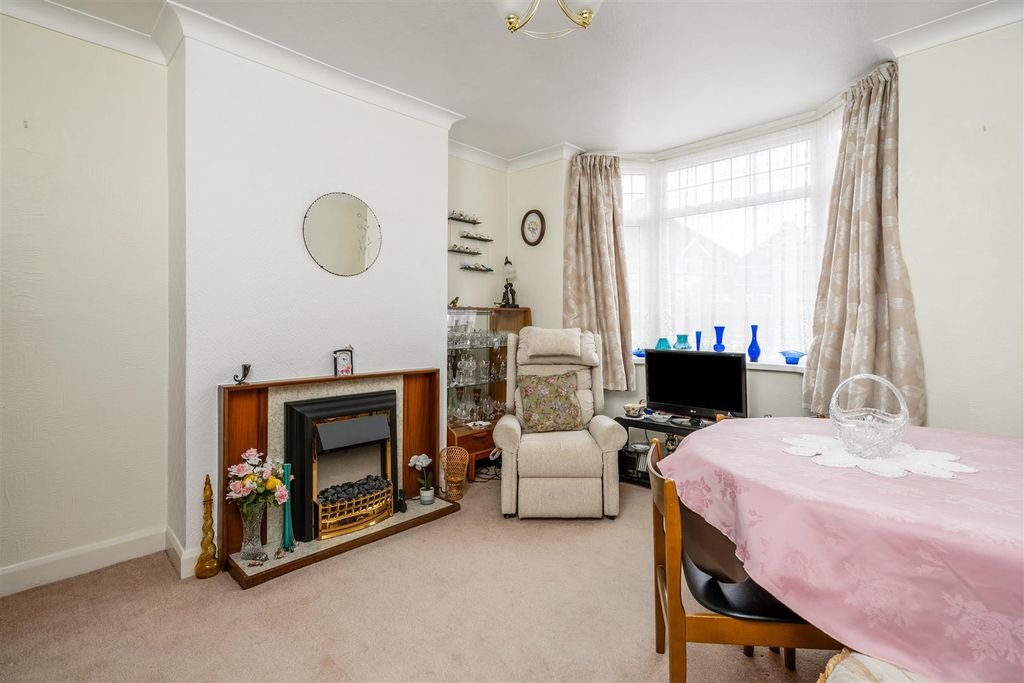 Property photo 3 of 12 135 Summerfield Road_1.Jpg