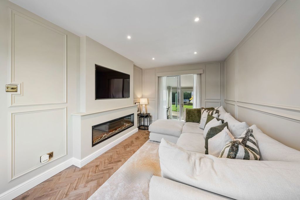 Property photo 2 of 22