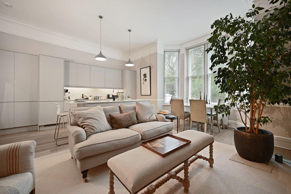 Property photo 2 of 17 Bcfbl - Granville Mansions - Kitchen Rception A (