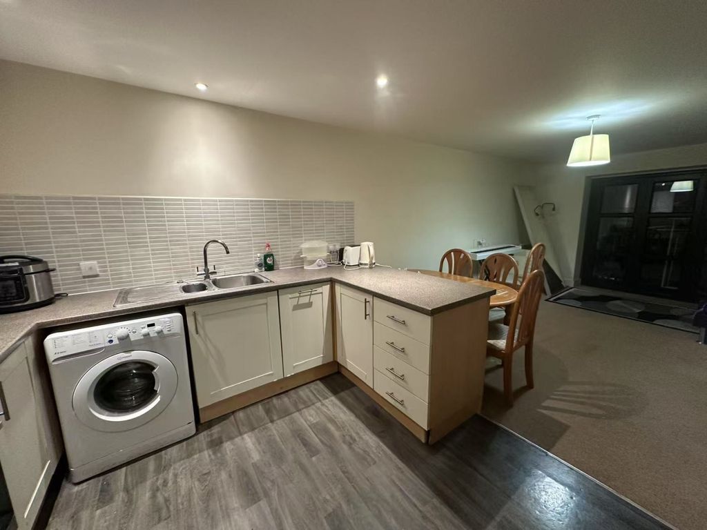 Property photo 2 of 11 3