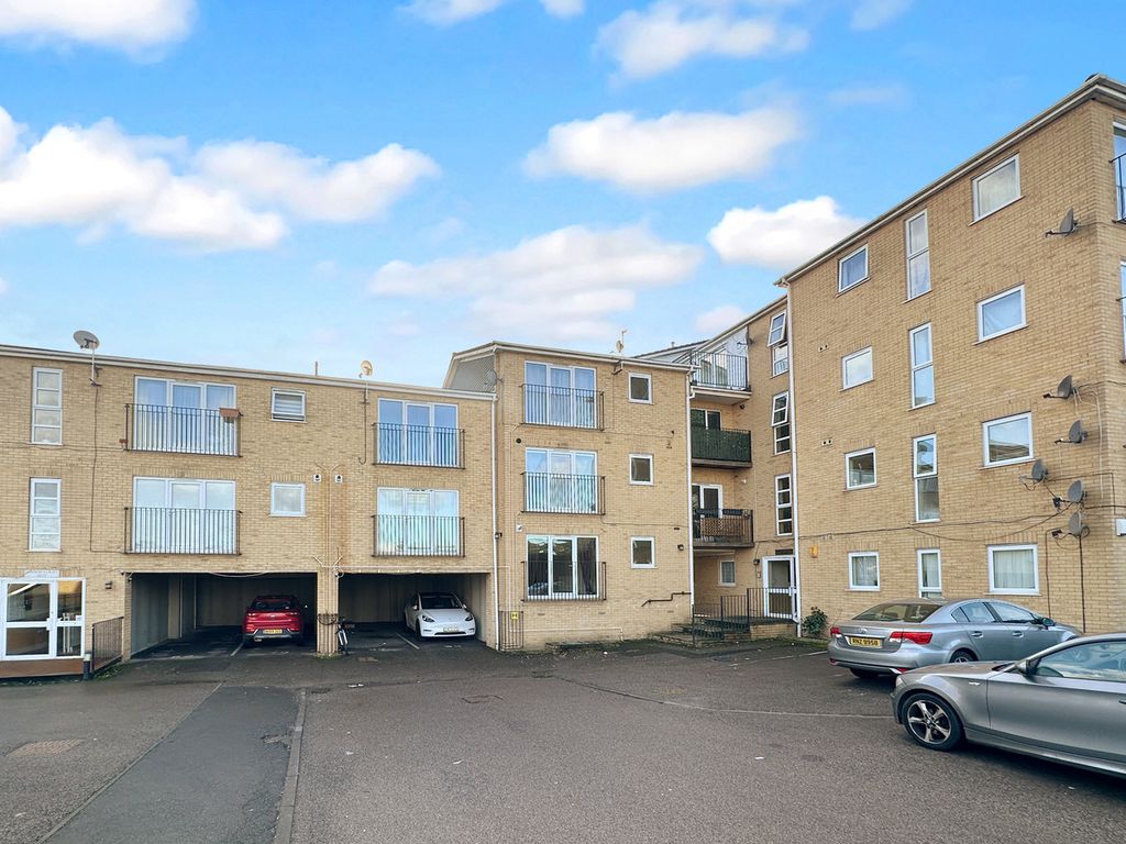 Property photo 1 of 6