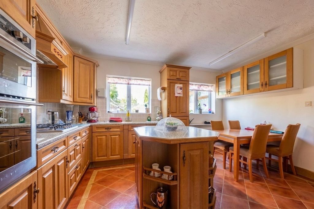 Property photo 3 of 25