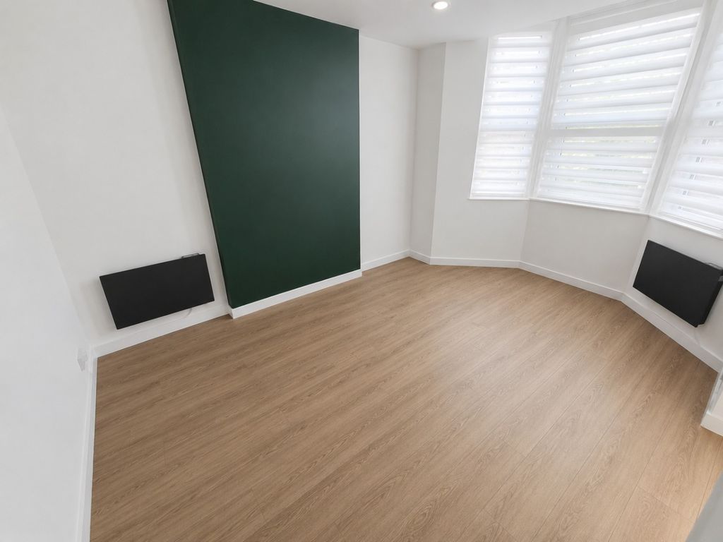 Property photo 2 of 6 5520533