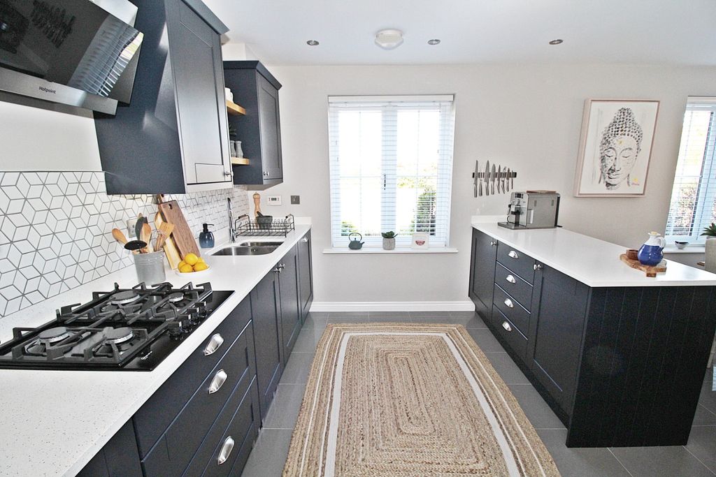 Property photo 3 of 21 4038047