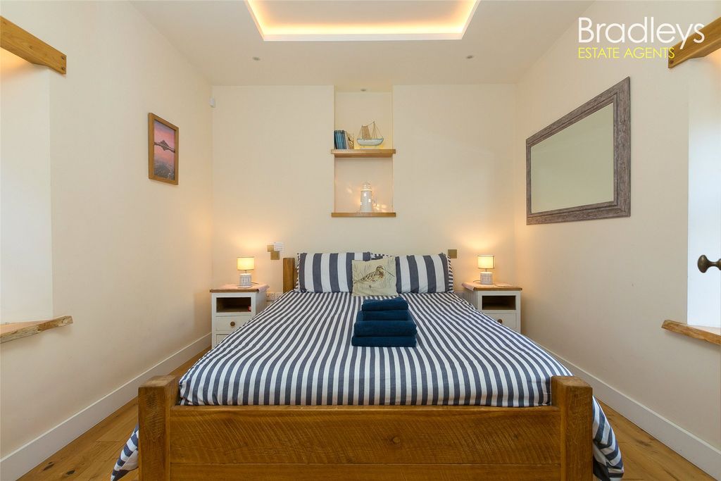 Property photo 3 of 22 Picture No. 28