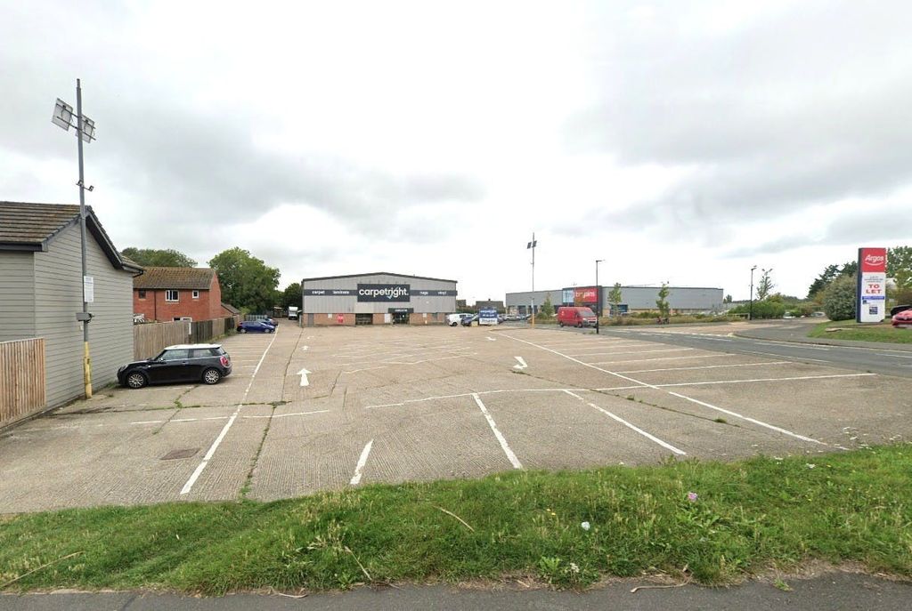 Property photo 2 of 5 Taylor Road, Newport, Isle Of Wight iii.Jpg