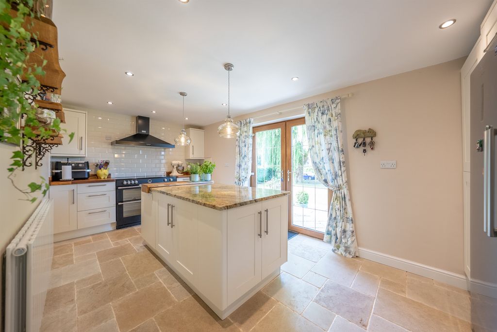 Property photo 3 of 50