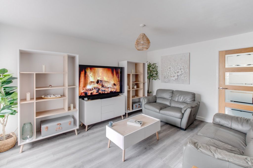 Property photo 3 of 21 Picture No. 20