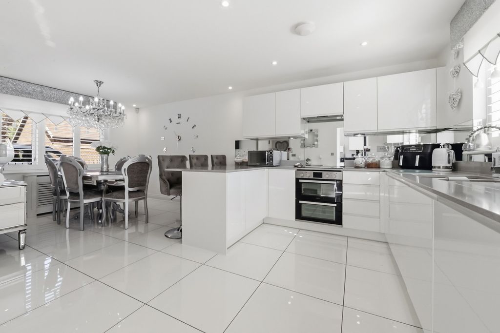 Property photo 3 of 26 5135743