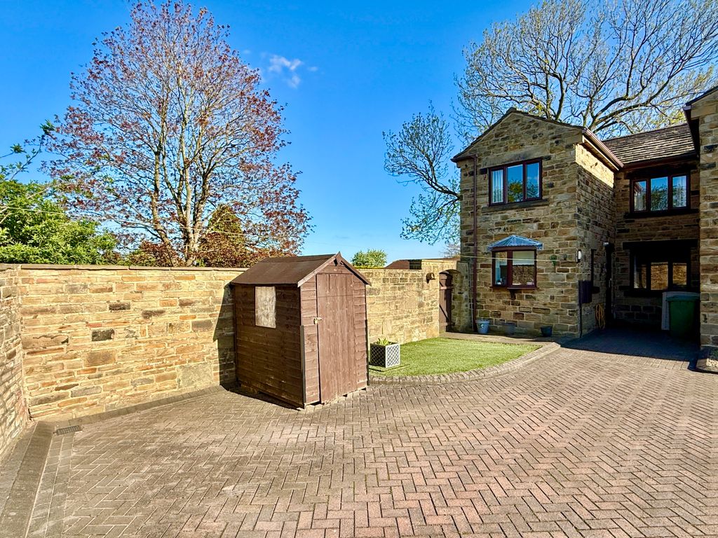 Property photo 1 of 11 External