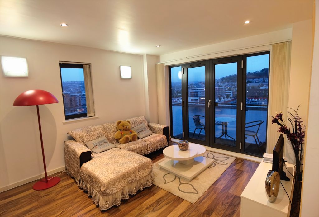 Property photo 3 of 12